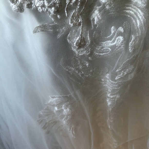 Demidress Wedding dress with Chic off the shoulder Tulle - Picture 4 of 14